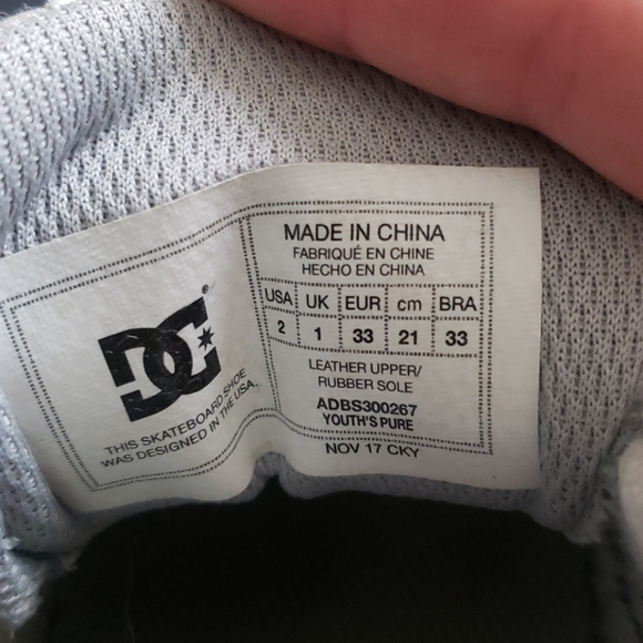 DC shoes, white leather. Kids size 2. - Picture 6 of 6